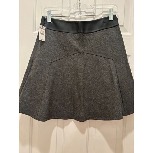 Express grey mini skirt with black faux leather trim Fit and Flare- NWT 6 - Picture 1 of 6